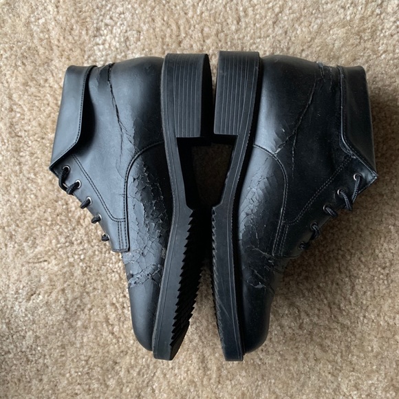 Black fake leather ankle boots - Picture 4 of 11